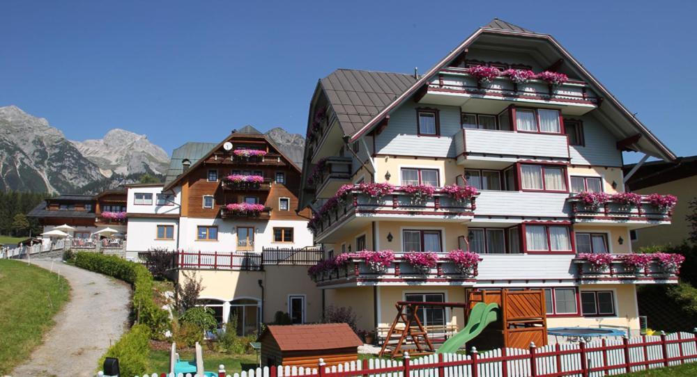 Hotel Neuwirt Ramsau am Dachstein Eksteriør bilde